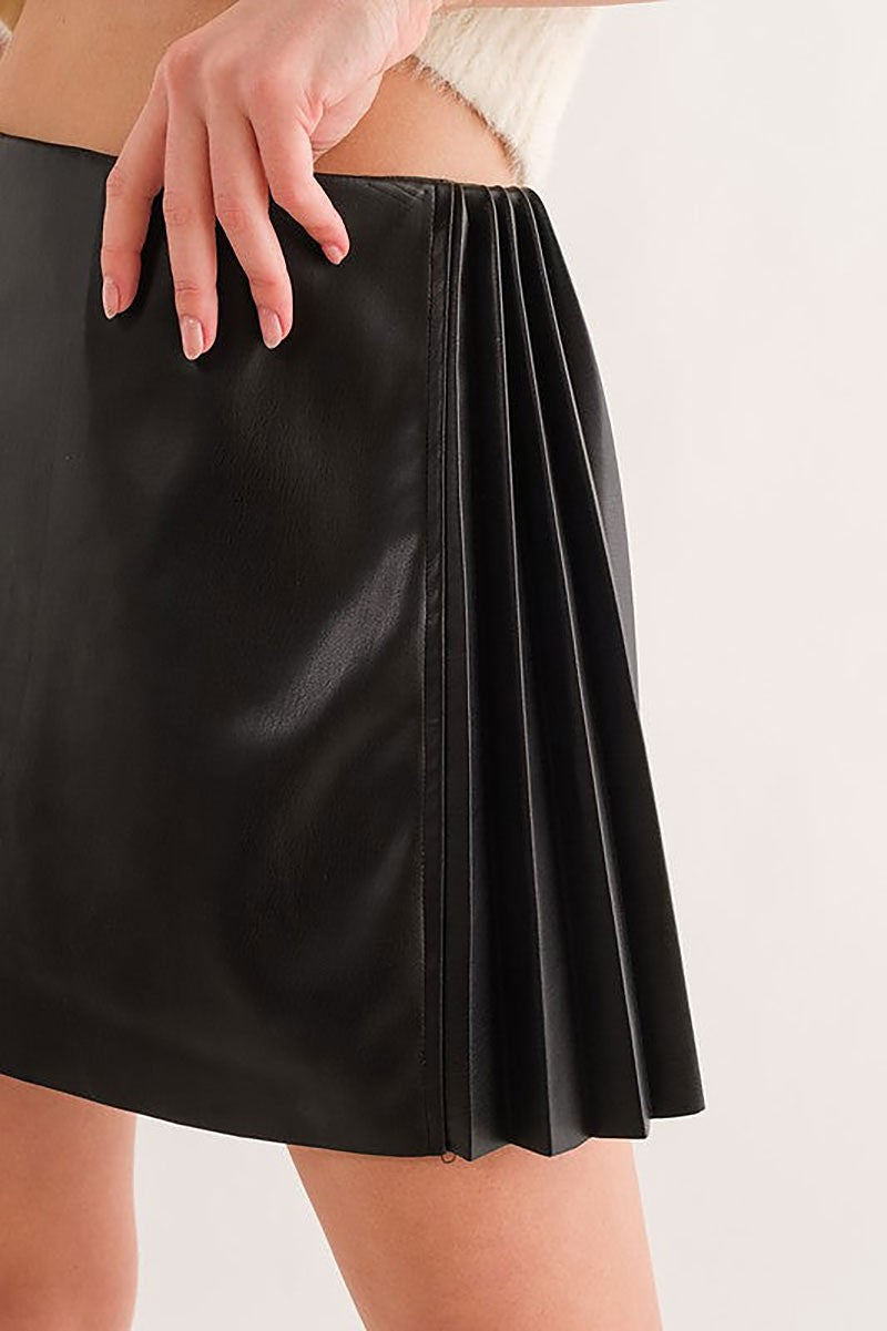 Faux leather pleated detailed skirt (RSSW4659)