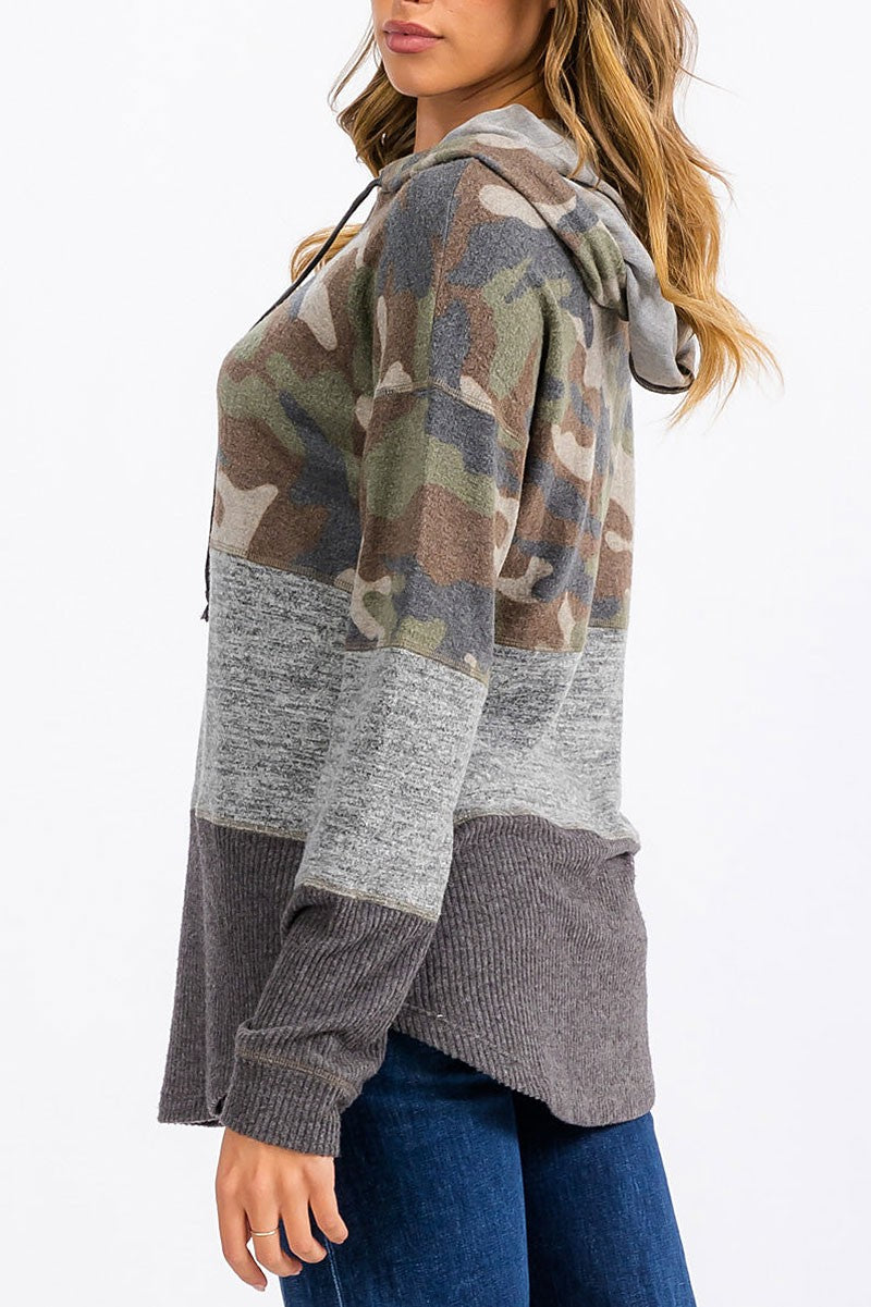 Hooded camo colorblock pullover sweater (RVWT6409)