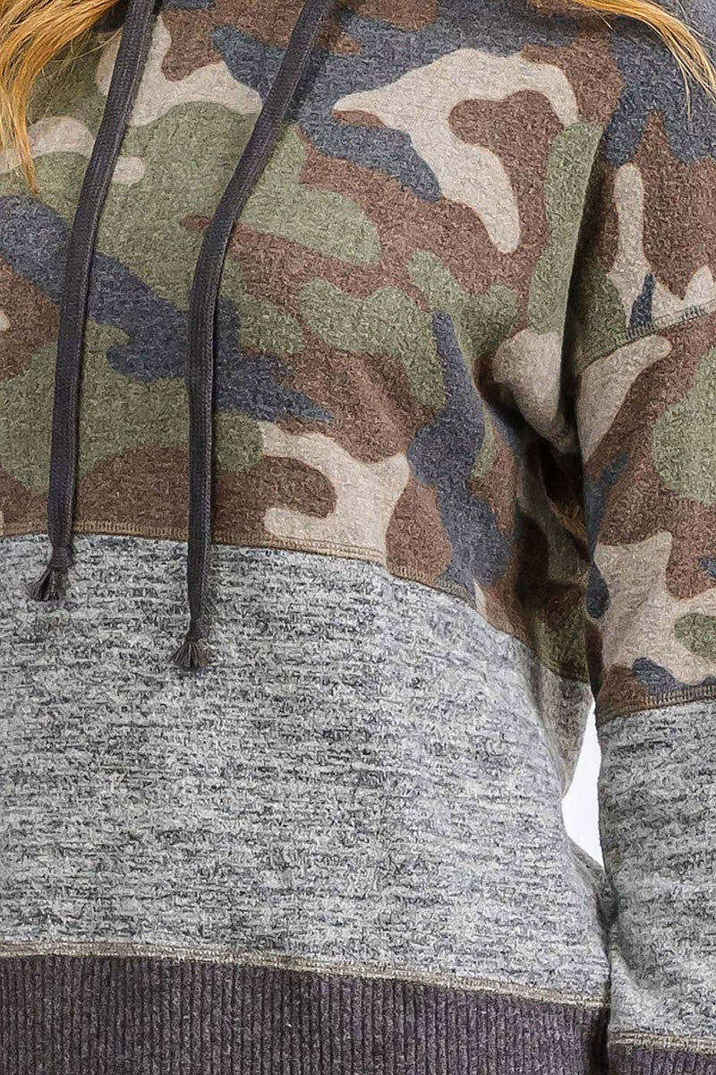 Hooded camo colorblock pullover sweater (RVWT6409)