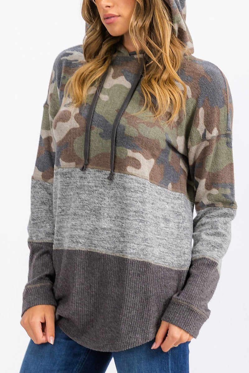 Hooded camo colorblock pullover sweater (RVWT6409)