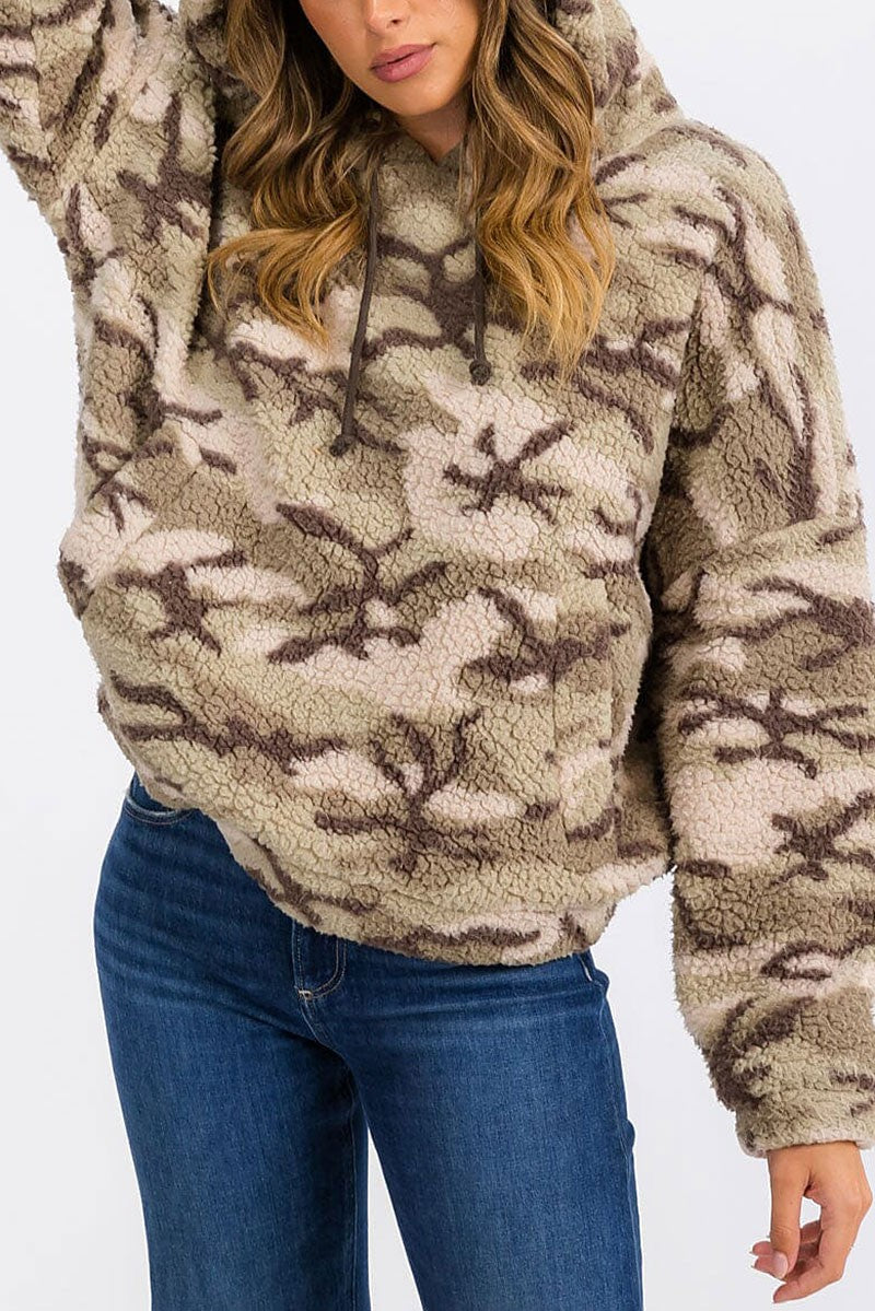 Front pockets hooded camo pullover sweater (RVWT6412)