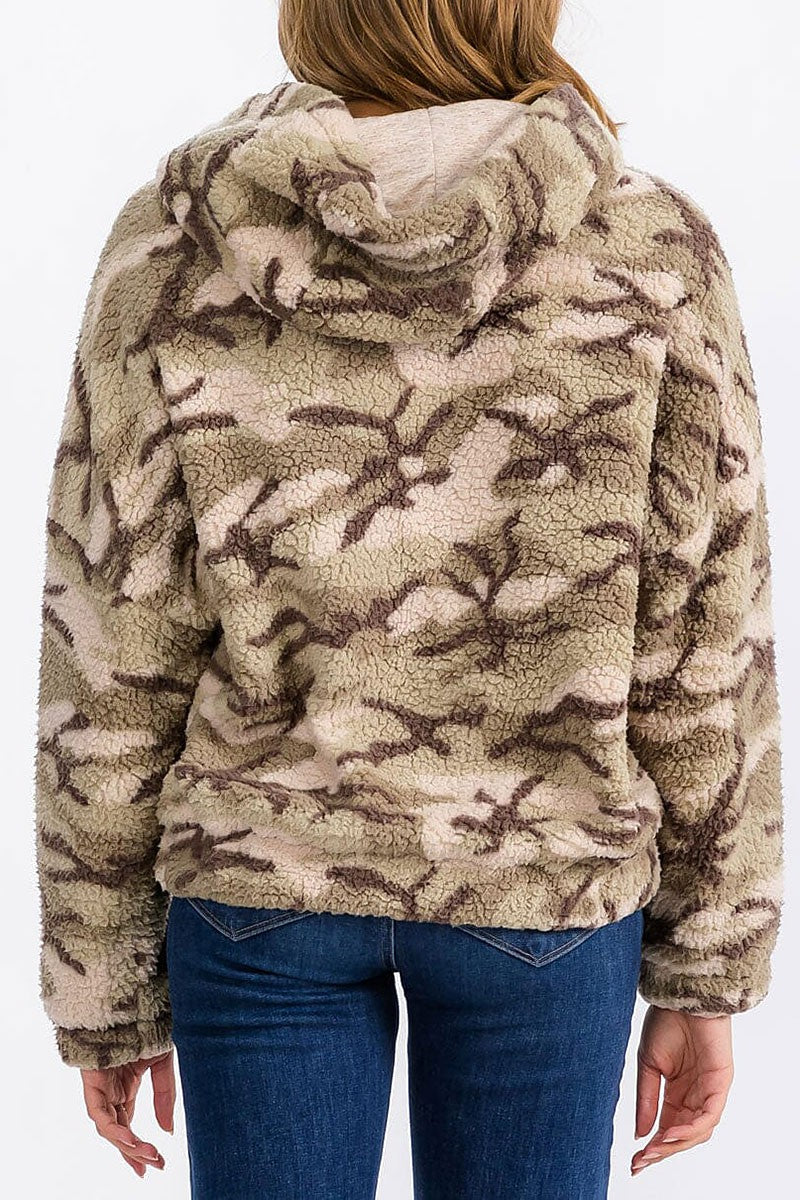 Front pockets hooded camo pullover sweater (RVWT6412)