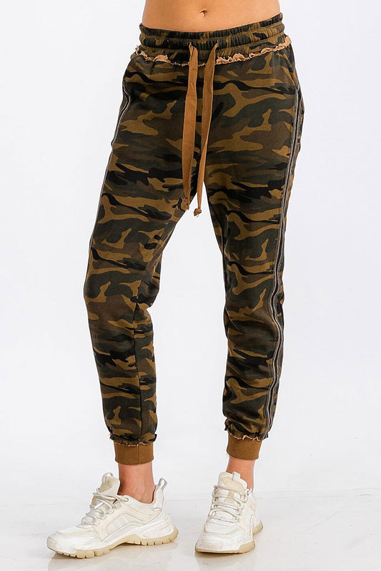 Front pocket camo print jogger sweatpants (RVWT6447)