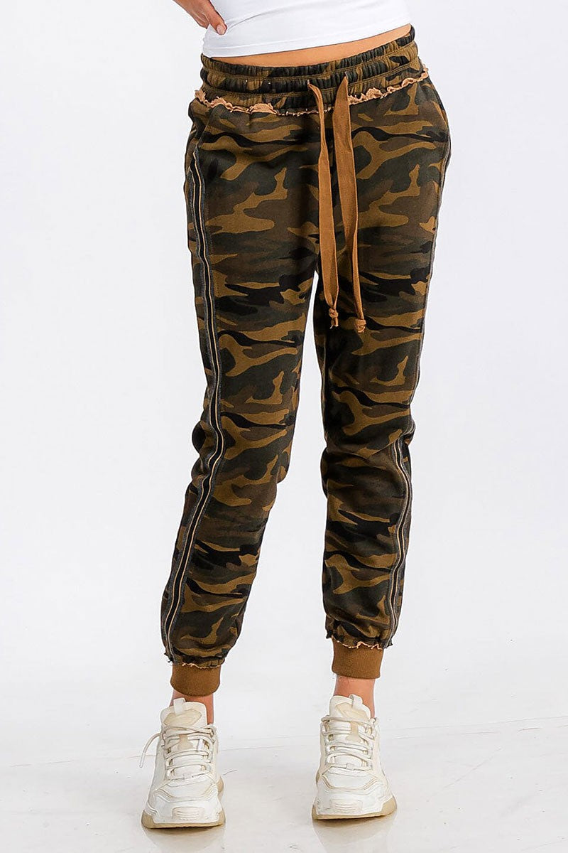 Front pocket camo print jogger sweatpants (RVWT6447)