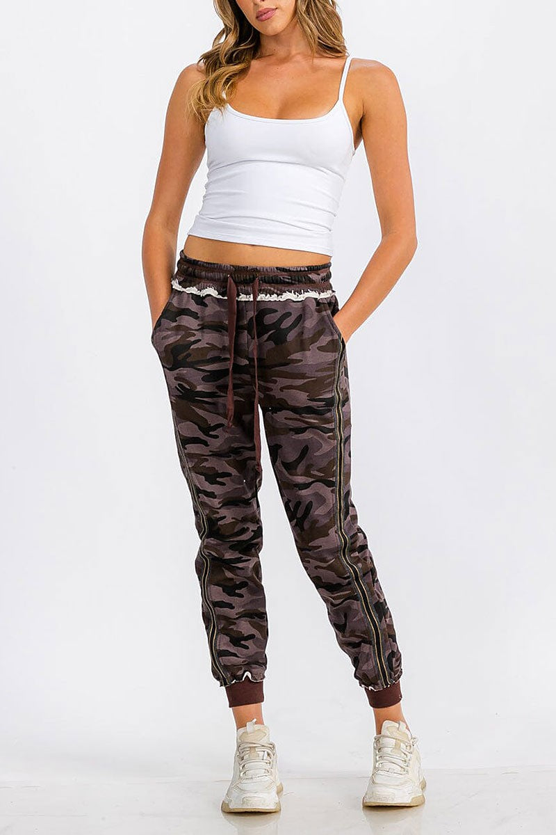 Front pocket camo print jogger sweatpants (RVWT6447)