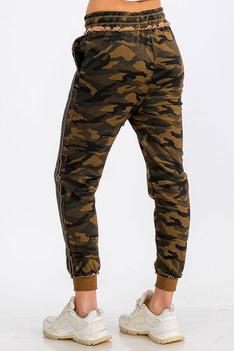 Front pocket camo print jogger sweatpants (RVWT6447)