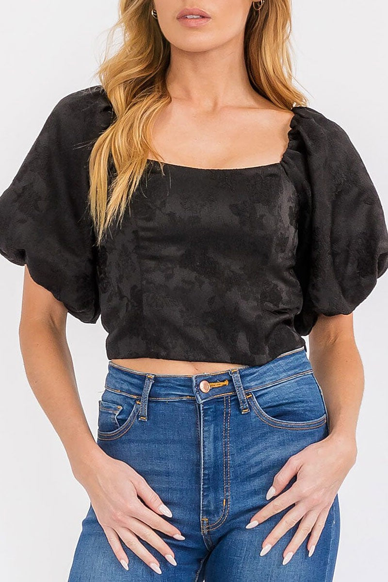 Short sleeve square neck detailed crop top (RVWT7757)