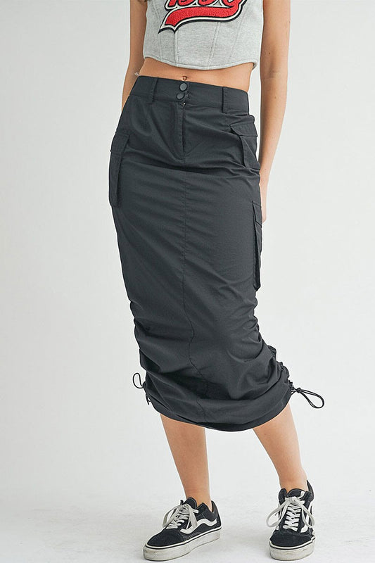 Button closure cargo pockets side ruched skirt (RVWT7917)