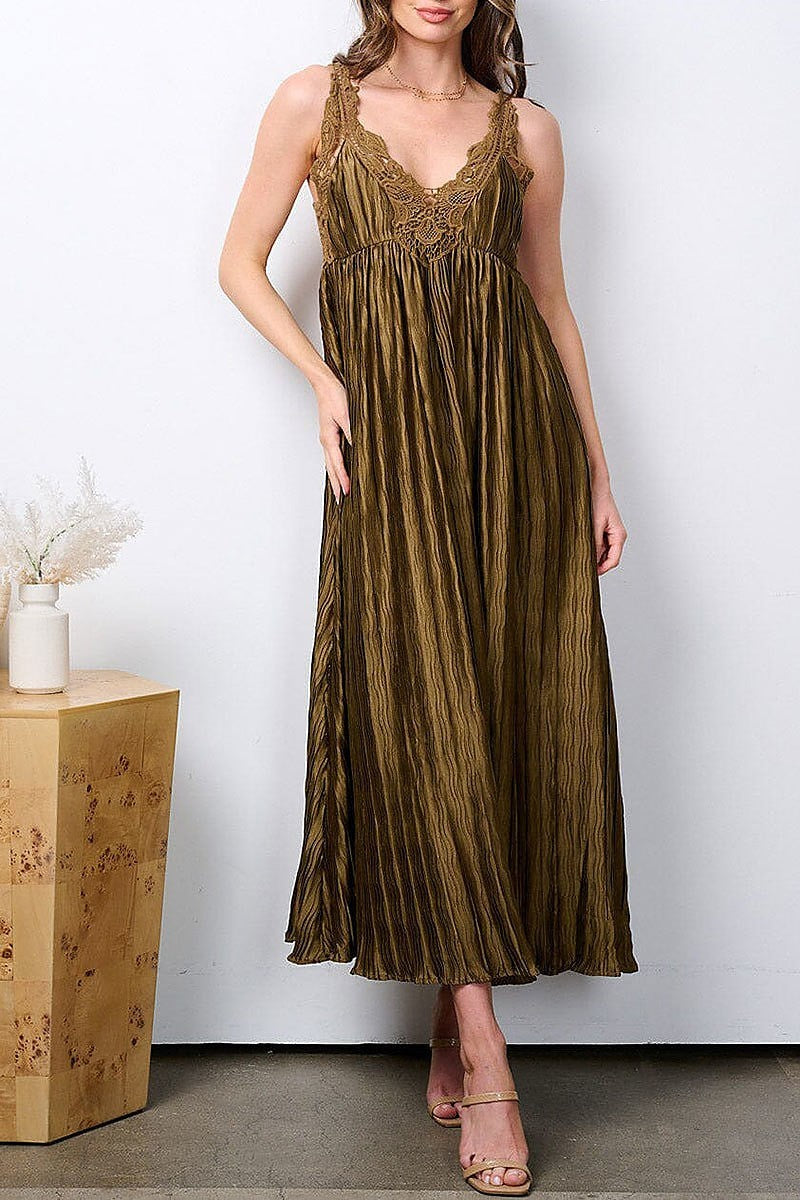 Sleeveless v-neck open back pleated maxi dress (EFWT7285)